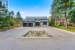 32 COLTON CRESCENT S Vaughan, ON L4L 3L7