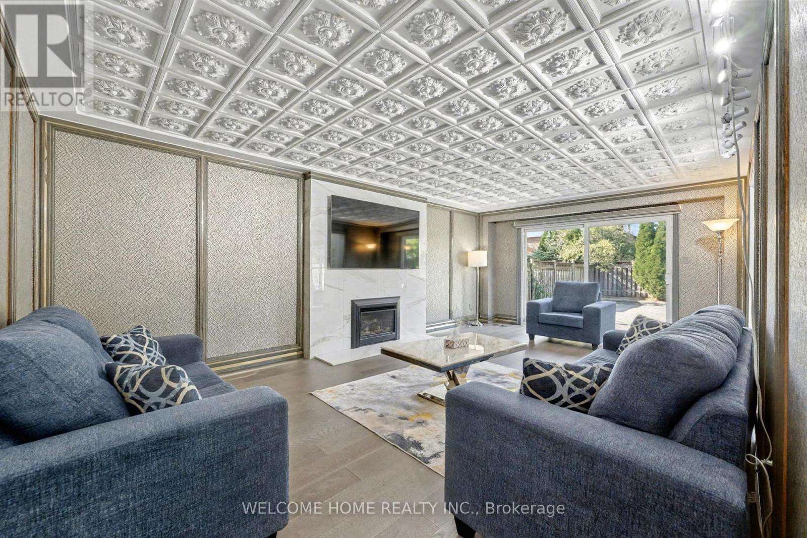 32 Colton Crescent S, Vaughan, ON - Indoor Photo Showing Living Room With Fireplace
