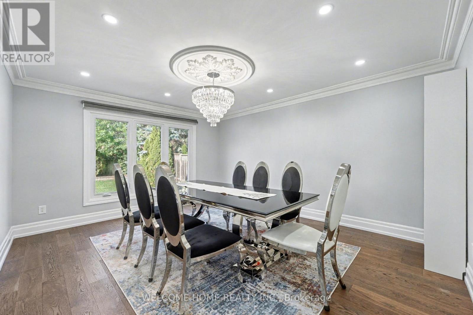 32 Colton Crescent S, Vaughan, ON - Indoor Photo Showing Dining Room