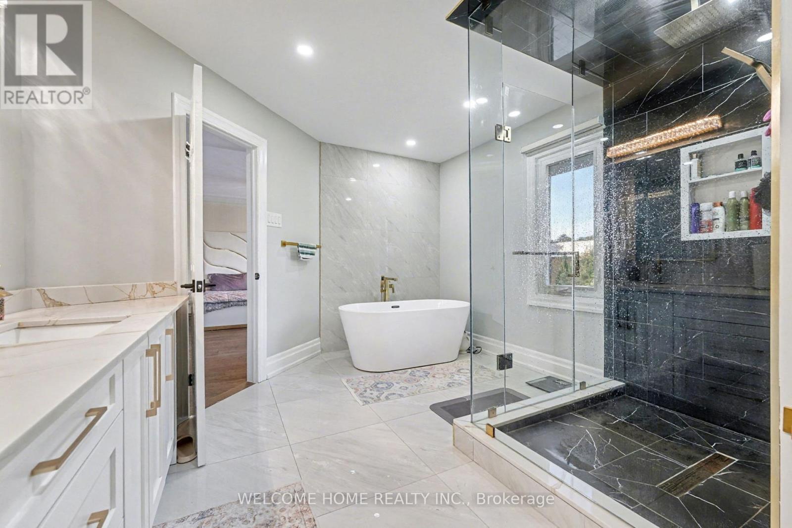 32 Colton Crescent S, Vaughan, ON - Indoor Photo Showing Bathroom