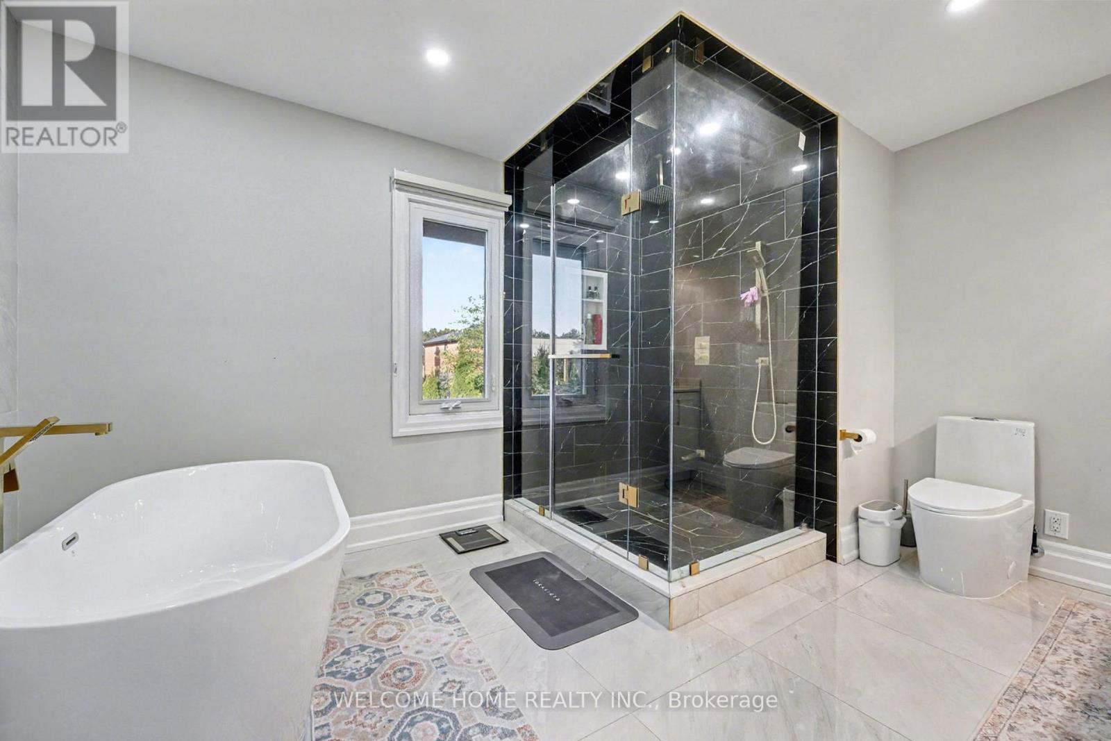 32 Colton Crescent S, Vaughan, ON - Indoor Photo Showing Bathroom