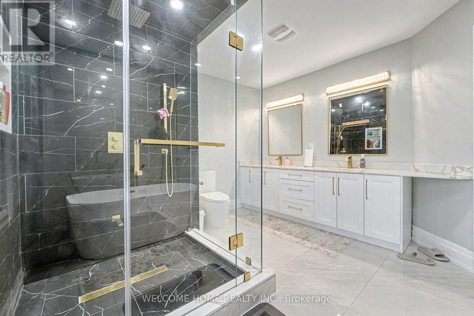32 Colton Crescent S, Vaughan, ON - Indoor Photo Showing Bathroom