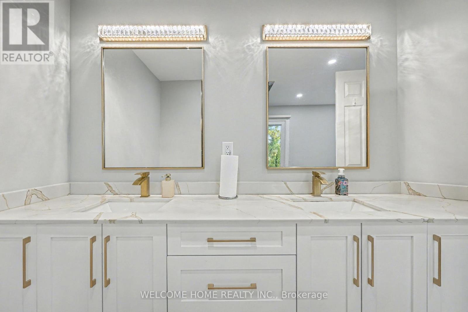 32 Colton Crescent S, Vaughan, ON - Indoor Photo Showing Bathroom