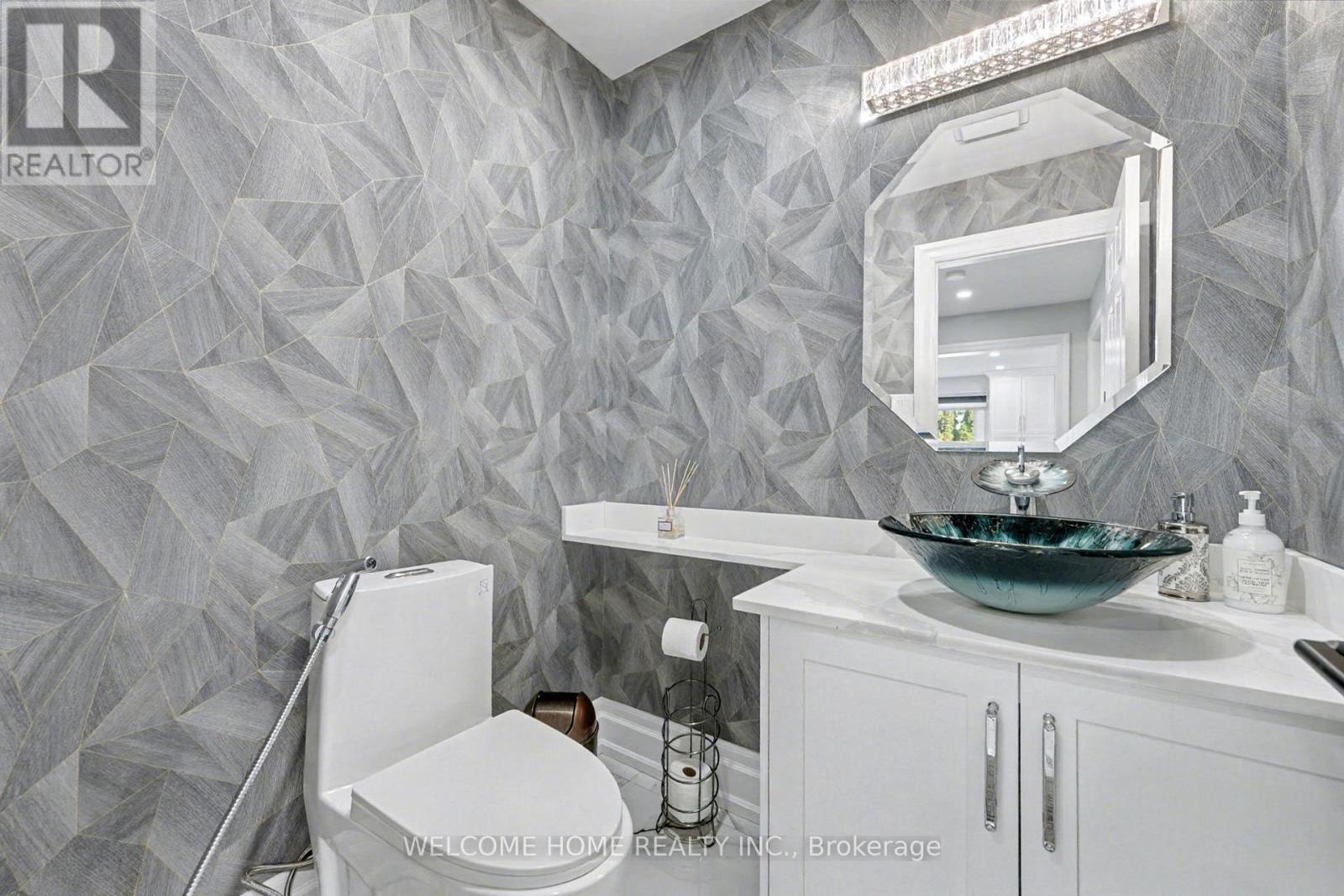 32 Colton Crescent S, Vaughan, ON - Indoor Photo Showing Bathroom