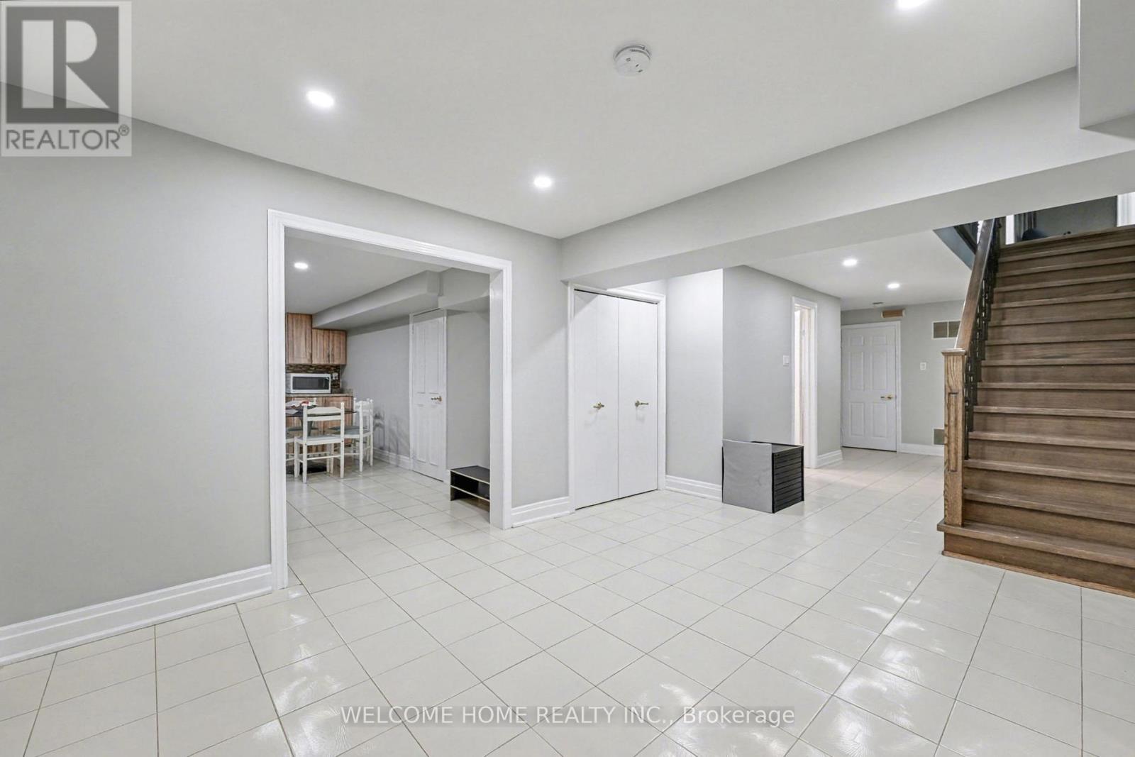 32 Colton Crescent S, Vaughan, ON - Indoor Photo Showing Other Room