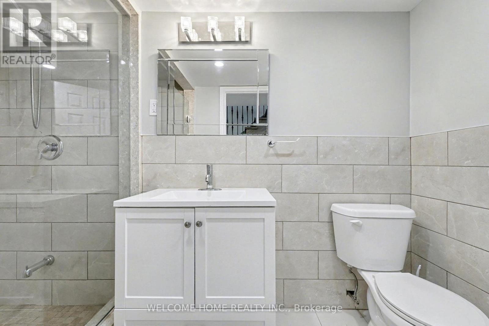 32 Colton Crescent S, Vaughan, ON - Indoor Photo Showing Bathroom