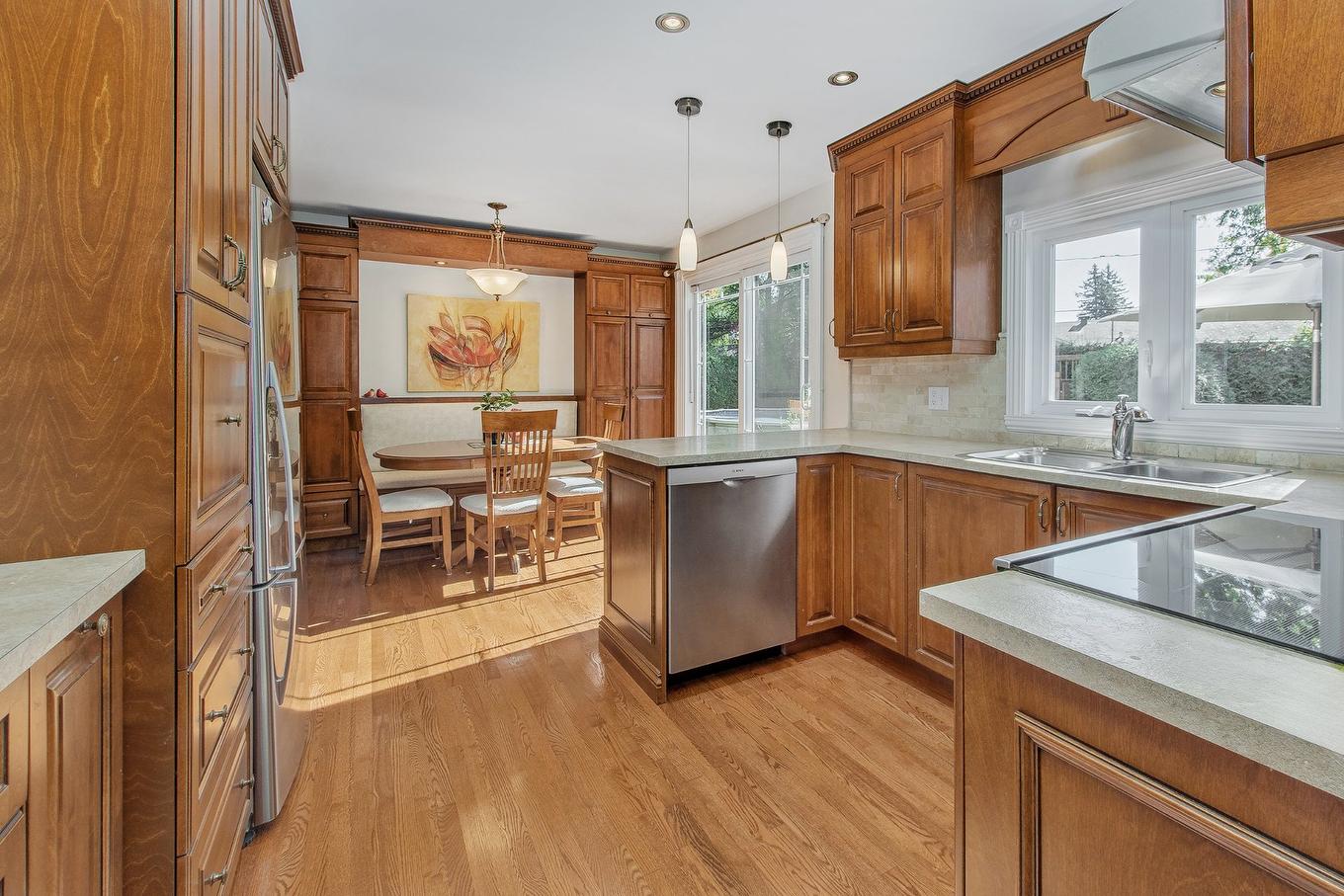 Kitchen - 668 Rue Léveillé, Sainte-Thérèse, QC - Indoor Photo Showing Kitchen With Double Sink