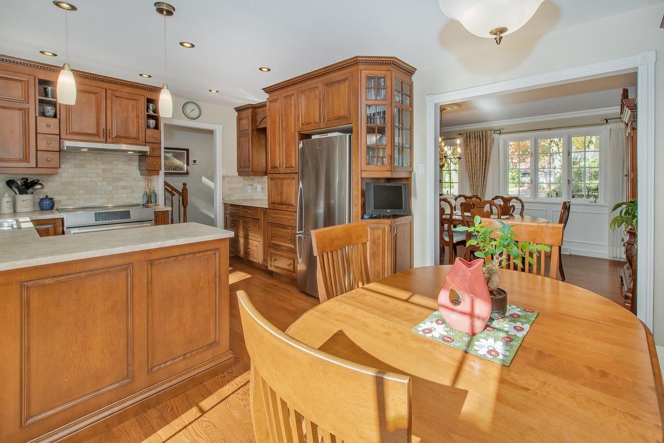 Dinette - 668 Rue Léveillé, Sainte-Thérèse, QC - Indoor