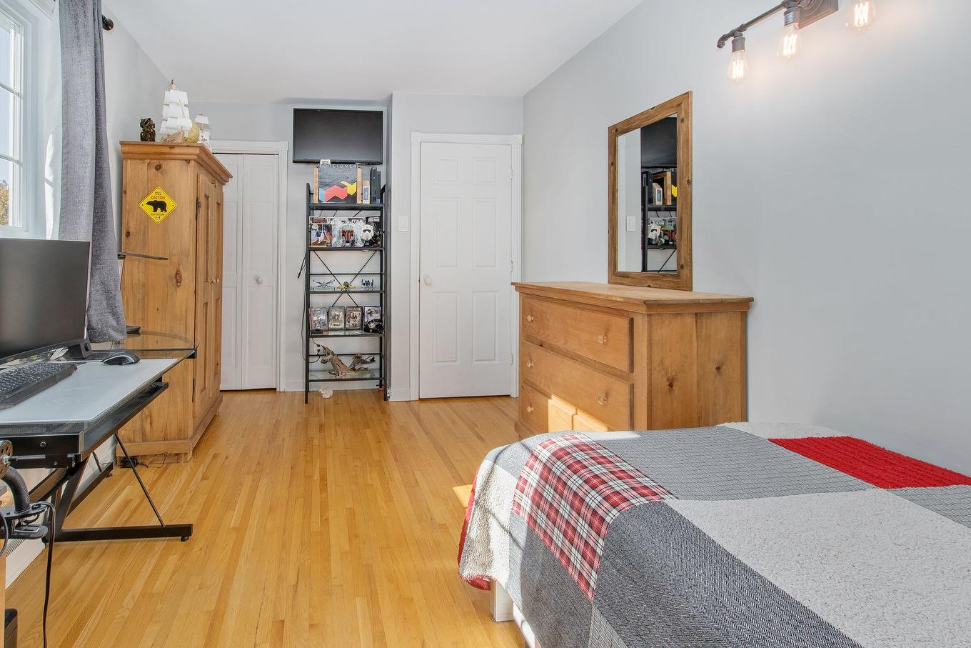 Bedroom - 668 Rue Léveillé, Sainte-Thérèse, QC - Indoor Photo Showing Bedroom