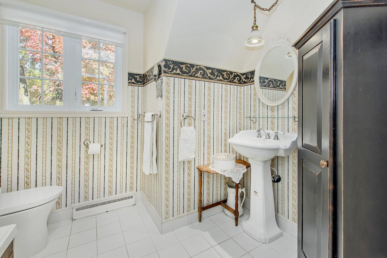 Bathroom - 668 Rue Léveillé, Sainte-Thérèse, QC - Indoor Photo Showing Bathroom