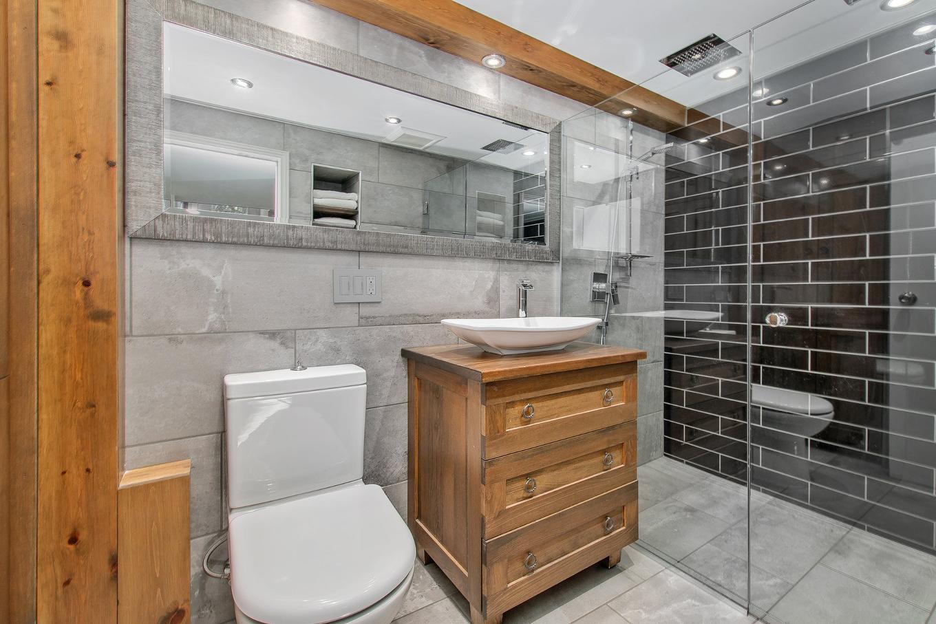 Bathroom - 668 Rue Léveillé, Sainte-Thérèse, QC - Indoor Photo Showing Bathroom