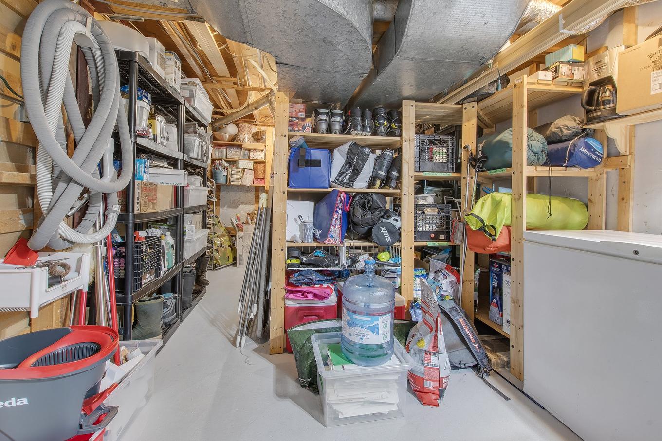 Storage - 668 Rue Léveillé, Sainte-Thérèse, QC - Indoor