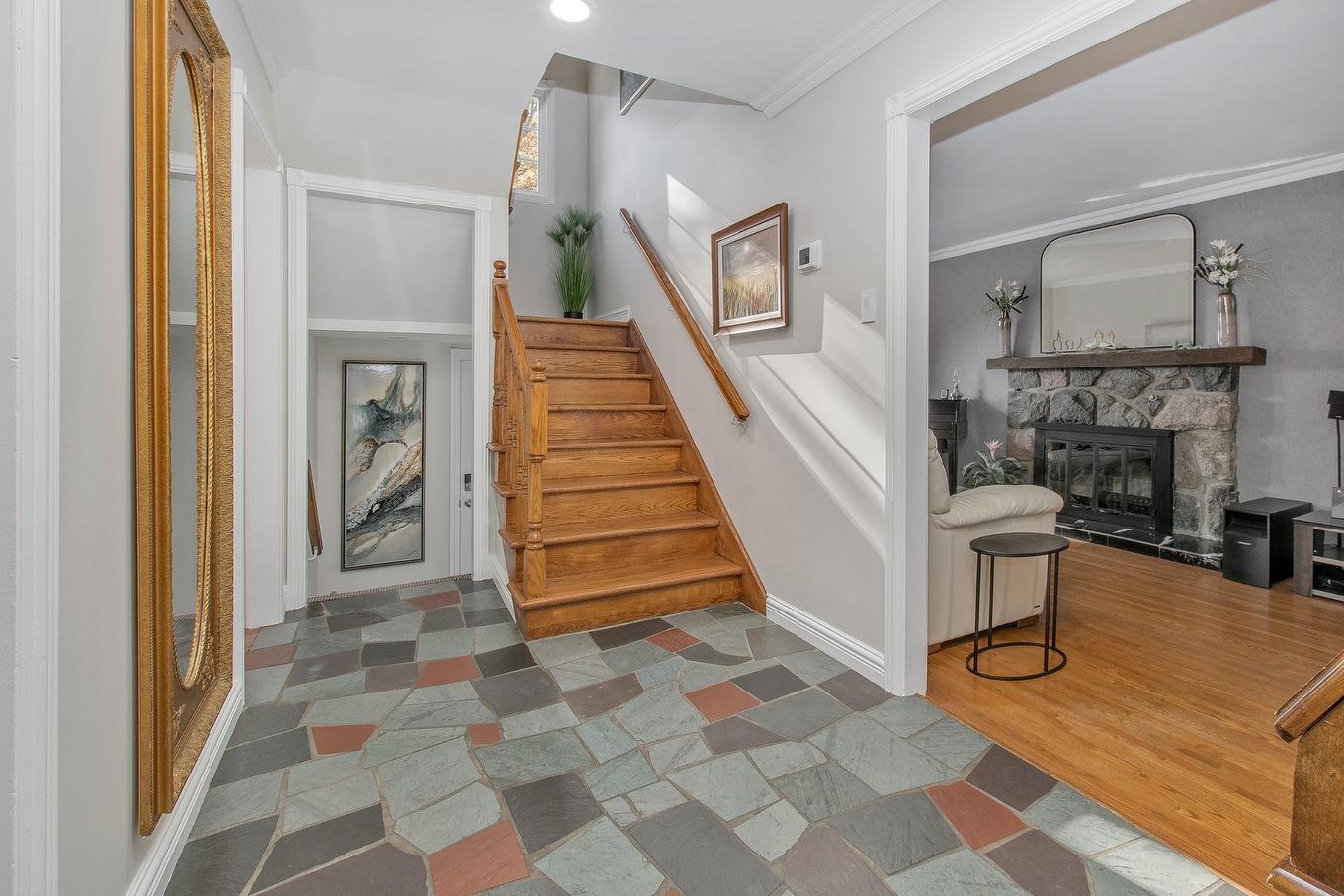 Hall - 668 Rue Léveillé, Sainte-Thérèse, QC - Indoor Photo Showing Other Room With Fireplace