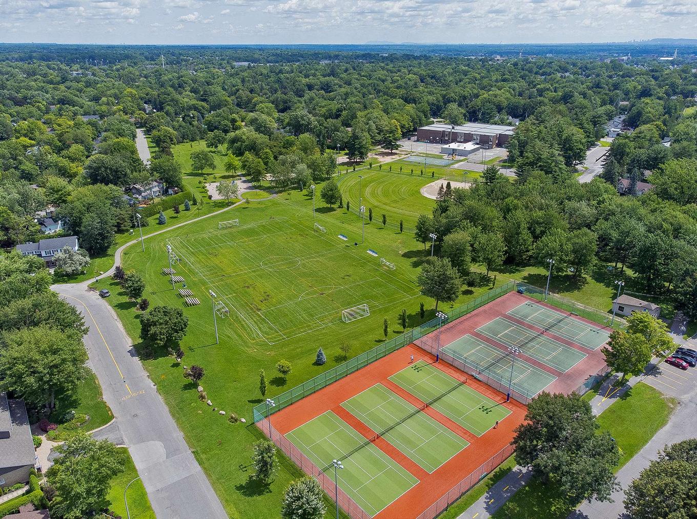 Nearby - 668 Rue Léveillé, Sainte-Thérèse, QC - Outdoor With View