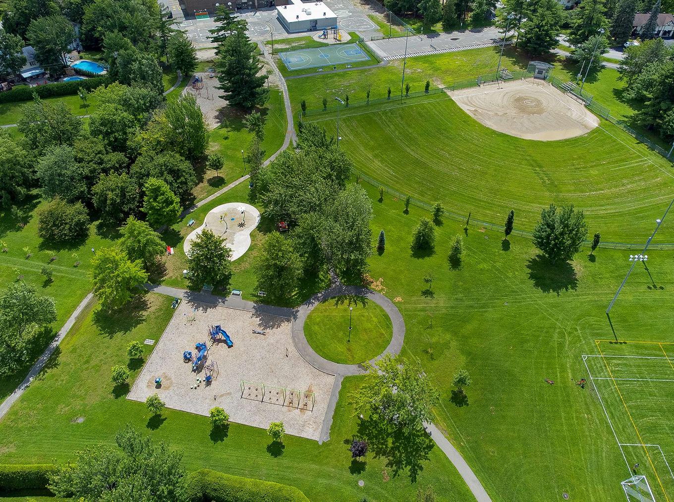 Nearby - 668 Rue Léveillé, Sainte-Thérèse, QC - Outdoor With View