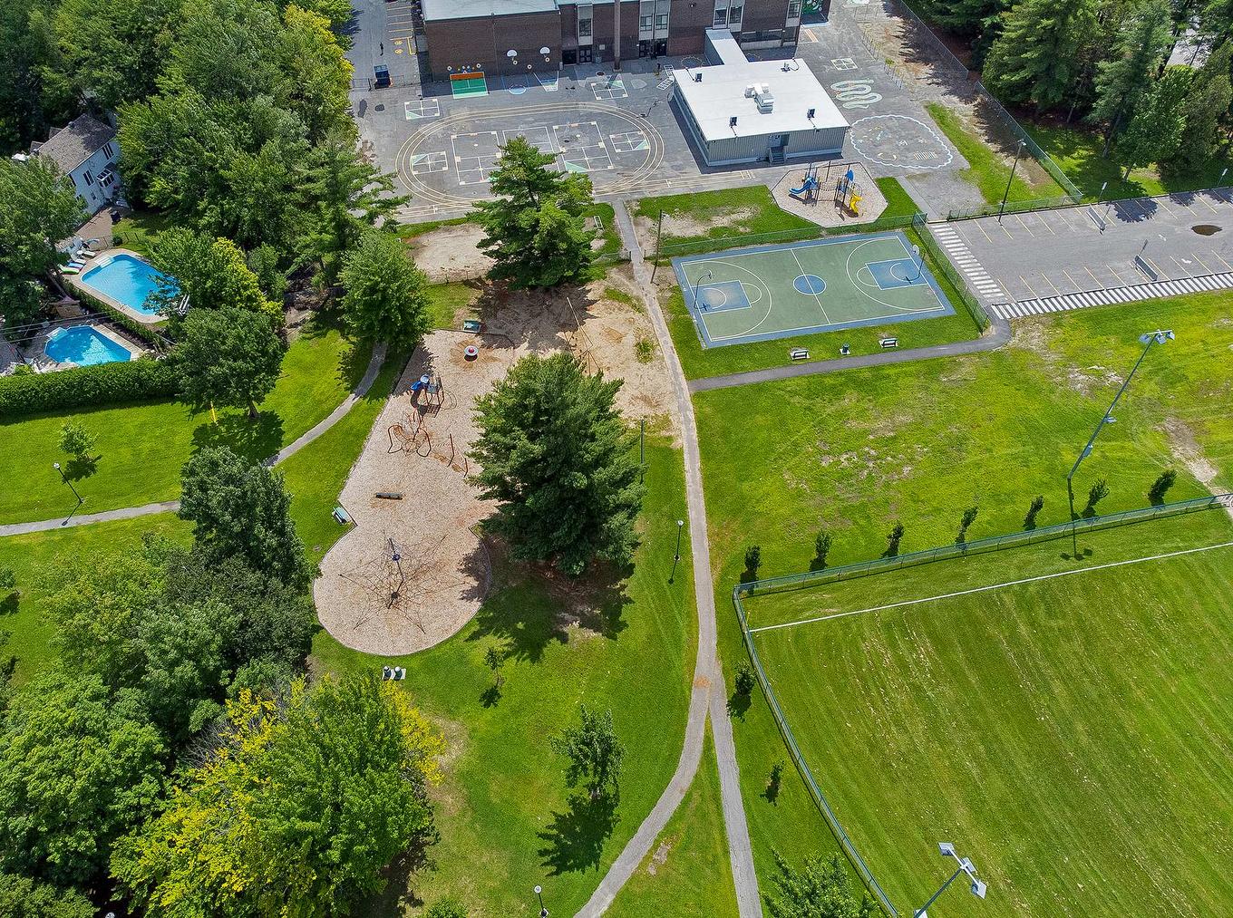 Nearby - 668 Rue Léveillé, Sainte-Thérèse, QC - Outdoor With View