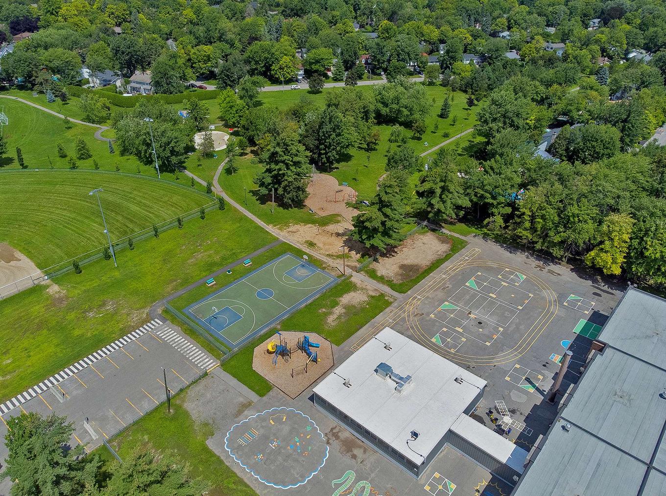 Nearby - 668 Rue Léveillé, Sainte-Thérèse, QC -