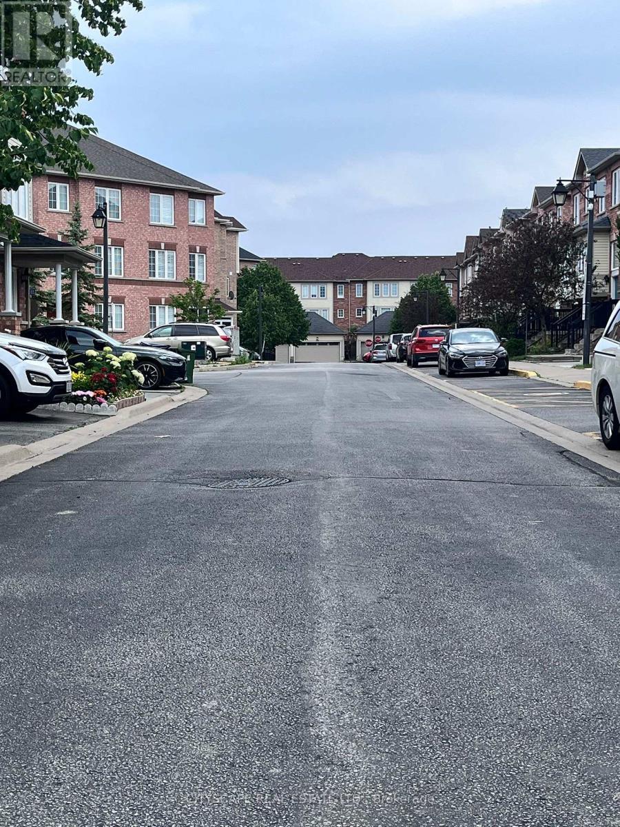 27 Frost King Lane, Toronto, ON - Outdoor