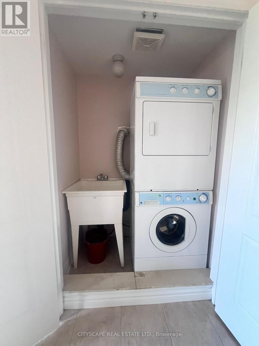 27 Frost King Lane, Toronto, ON - Indoor Photo Showing Laundry Room