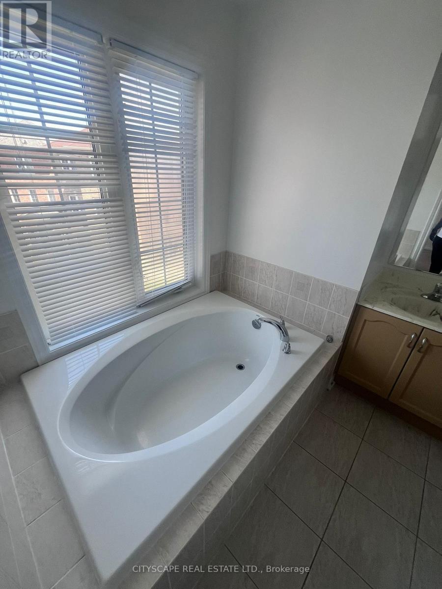 27 Frost King Lane, Toronto, ON - Indoor Photo Showing Bathroom