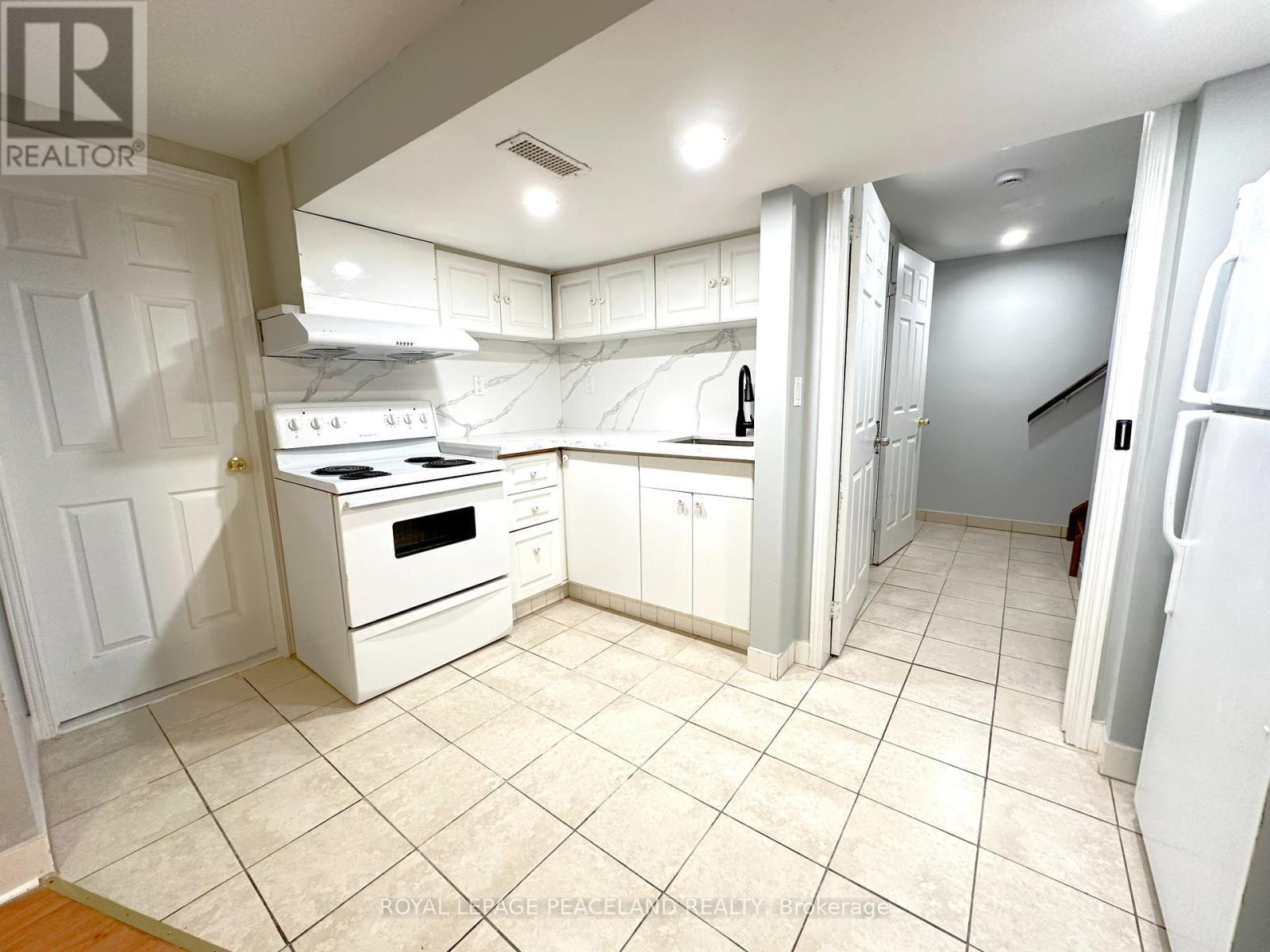 423 Osiris Drive, Richmond Hill, ON - Indoor Photo Showing Kitchen