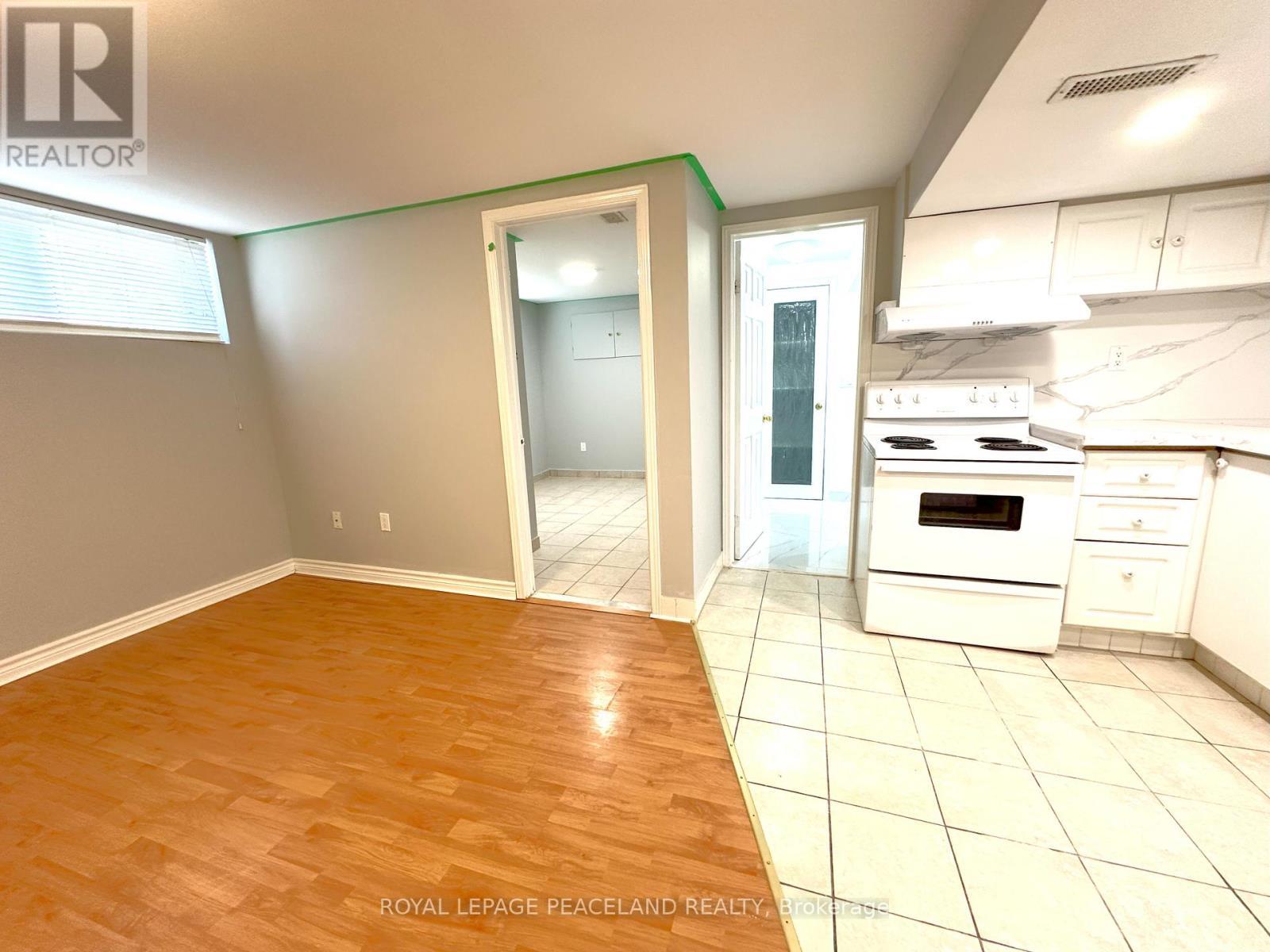 423 Osiris Drive, Richmond Hill, ON - Indoor Photo Showing Kitchen
