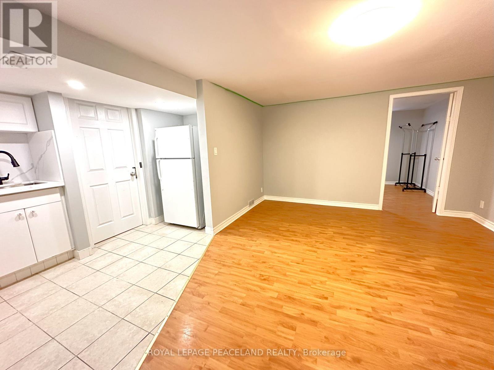 423 Osiris Drive, Richmond Hill, ON - Indoor Photo Showing Other Room