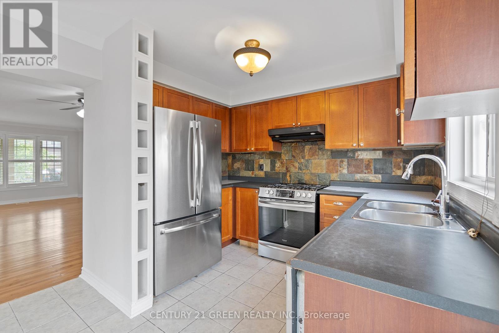 9 Mortimer Drive, Brampton, ON - Indoor Photo Showing Kitchen With Stainless Steel Kitchen With Double Sink
