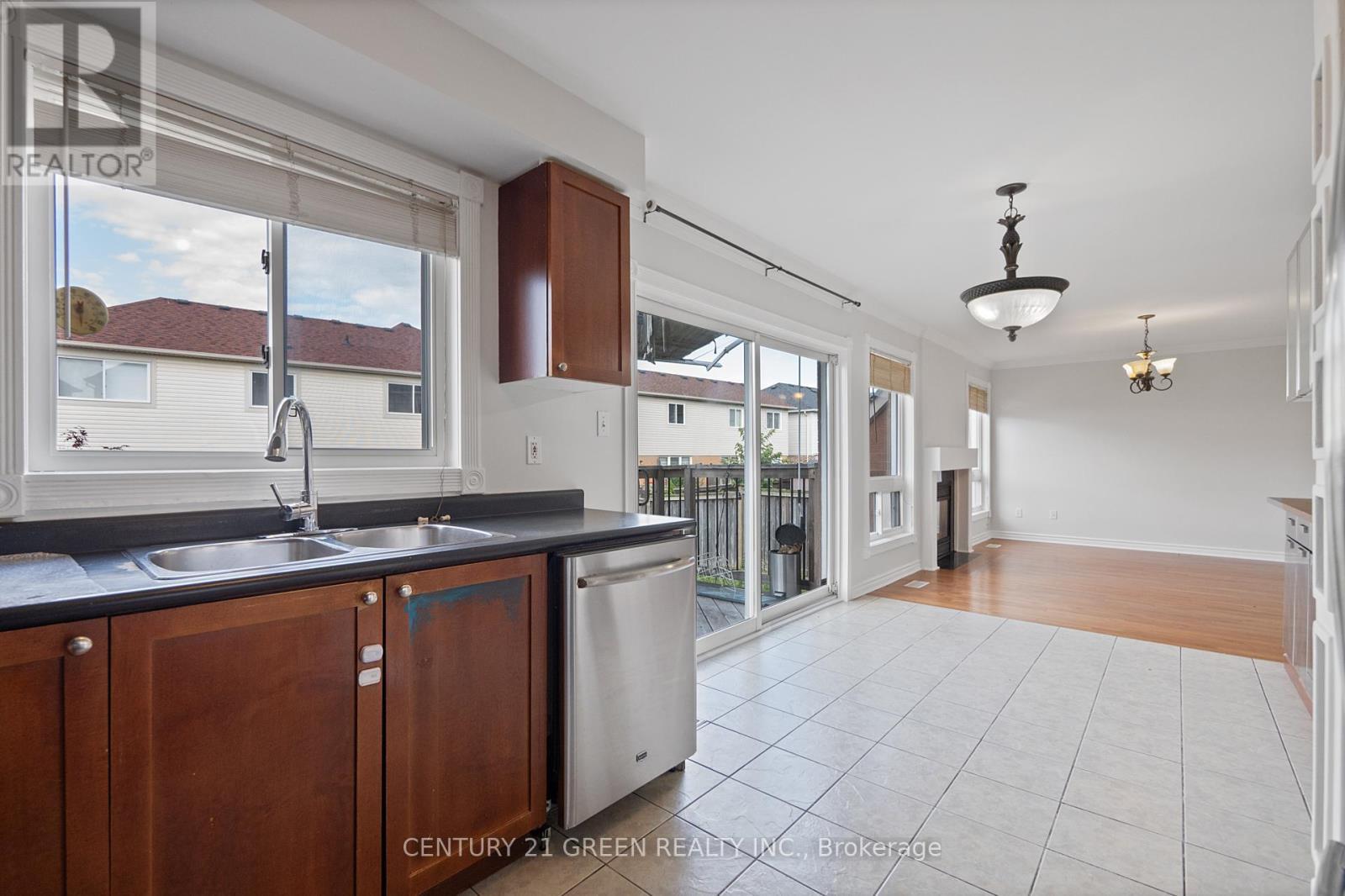 9 Mortimer Drive, Brampton, ON - Indoor Photo Showing Kitchen With Double Sink