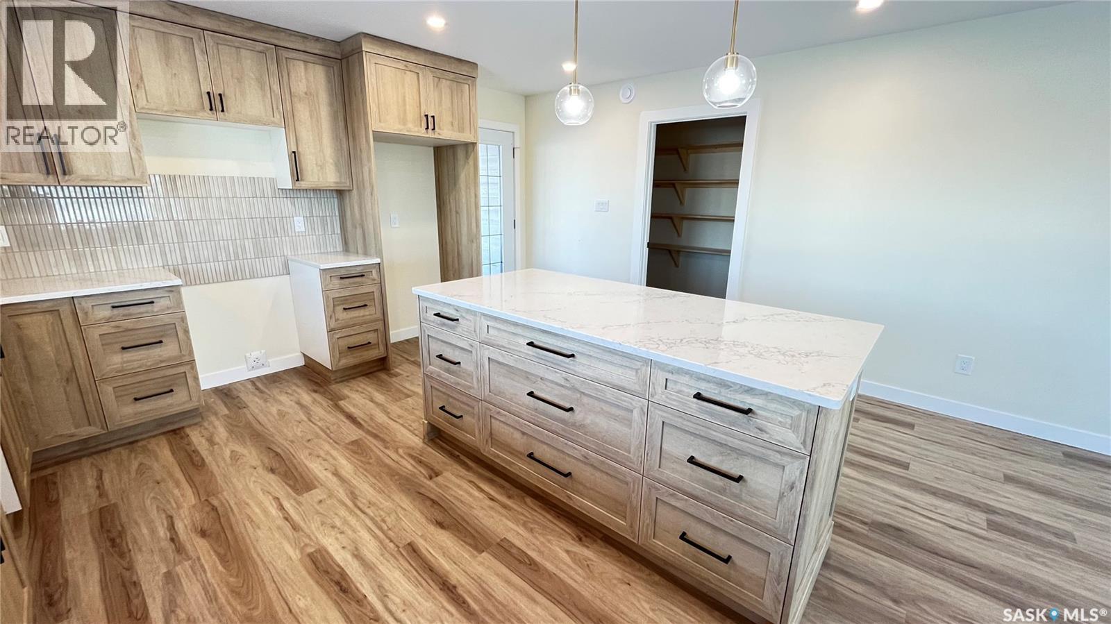 21 Murraydale Crescent, Maple Creek, SK - Indoor Photo Showing Kitchen With Upgraded Kitchen