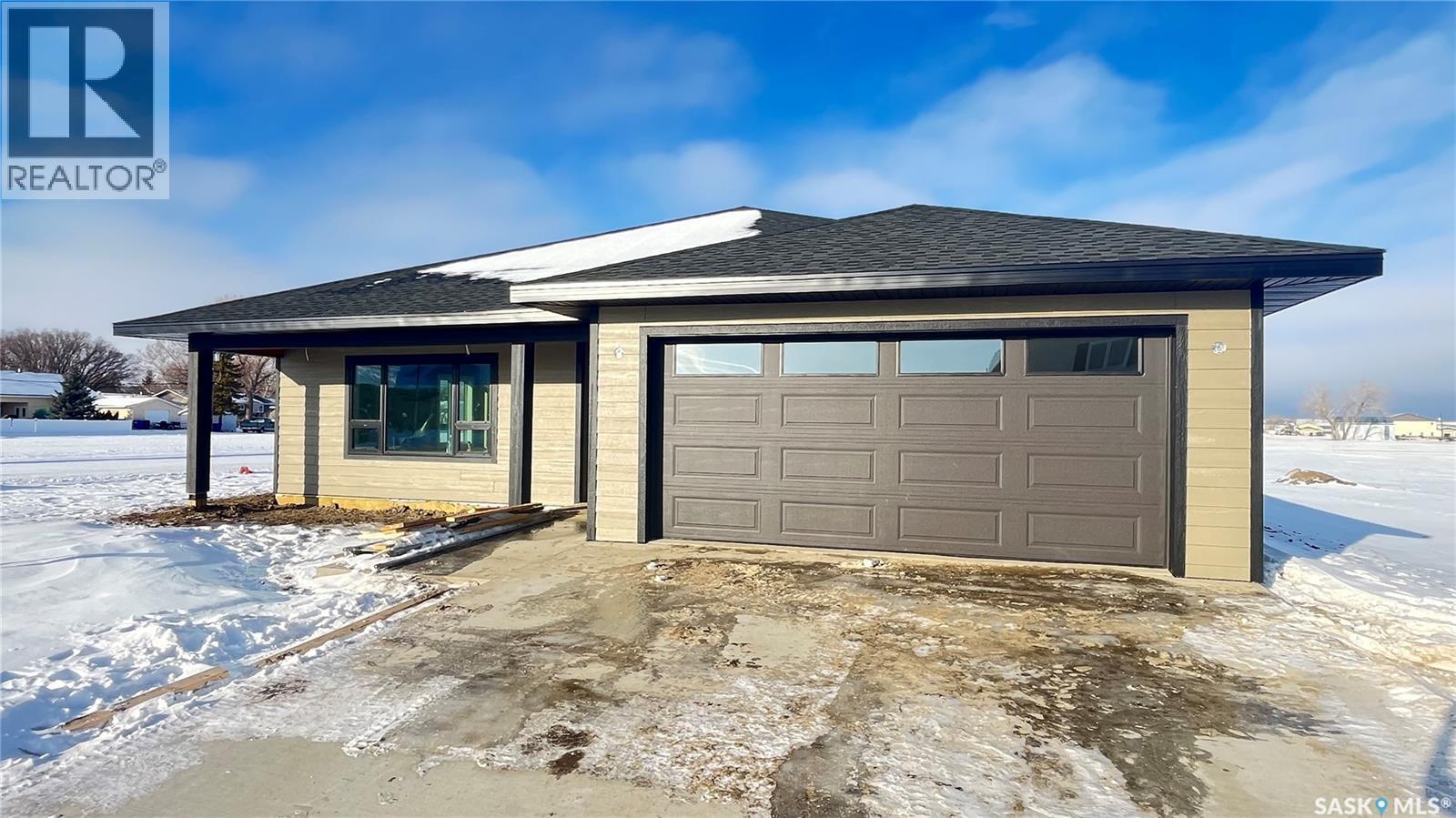21 Murraydale Crescent, Maple Creek, SK - Outdoor