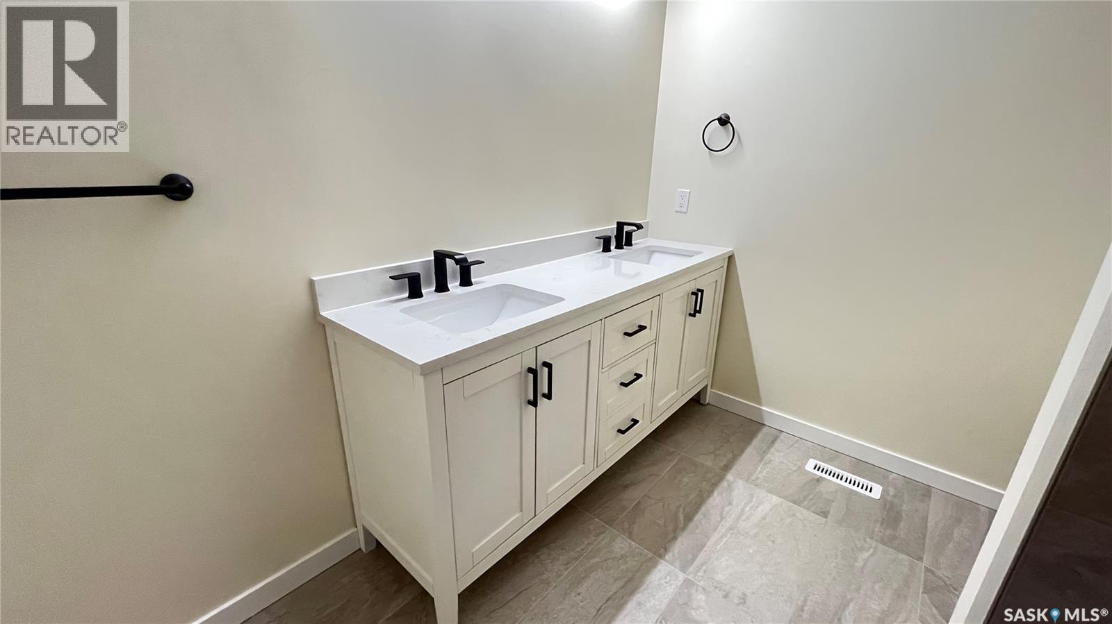 21 Murraydale Crescent, Maple Creek, SK - Indoor Photo Showing Bathroom