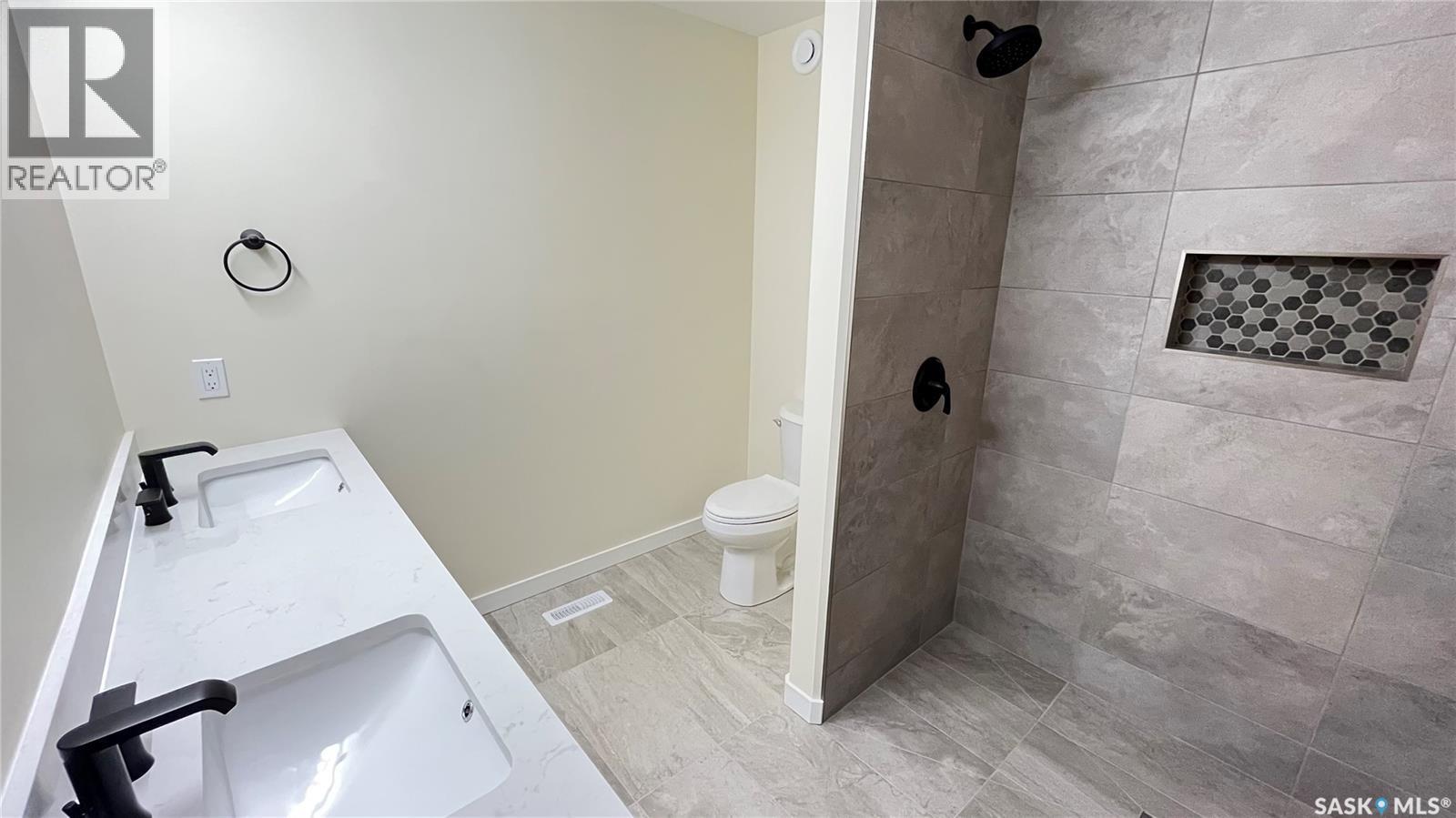 21 Murraydale Crescent, Maple Creek, SK - Indoor Photo Showing Bathroom