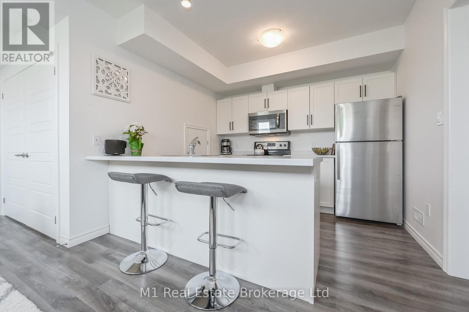 Lower Unit - 898D Gzowski Street, Centre Wellington (Fergus), ON - Indoor Photo Showing Kitchen