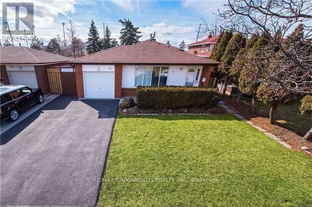 25 Glebe Crescent, Brampton, ON - Outdoor