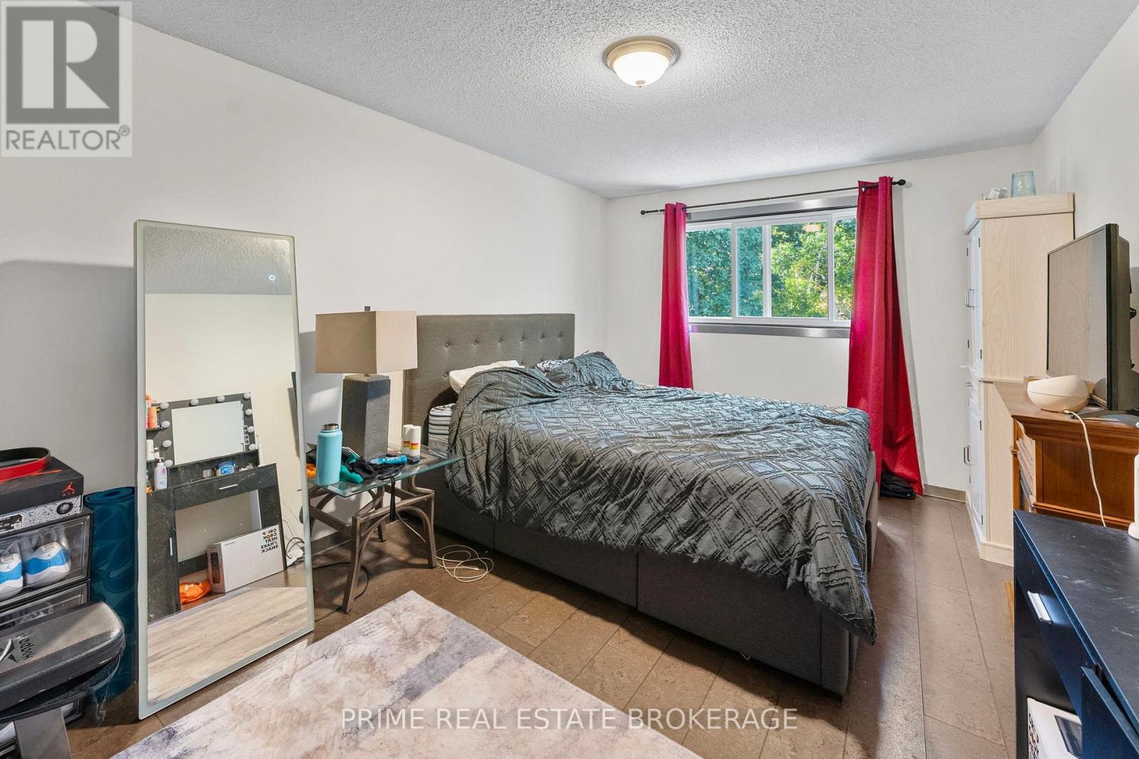 583 Maitland Street, London East (East F), ON - Indoor Photo Showing Bedroom