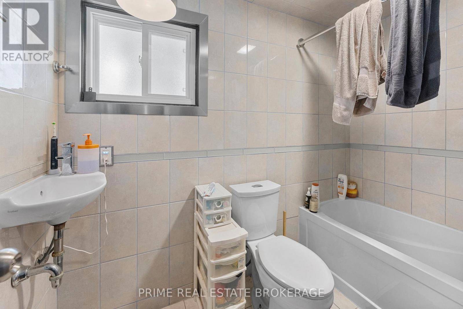 583 Maitland Street, London East (East F), ON - Indoor Photo Showing Bathroom