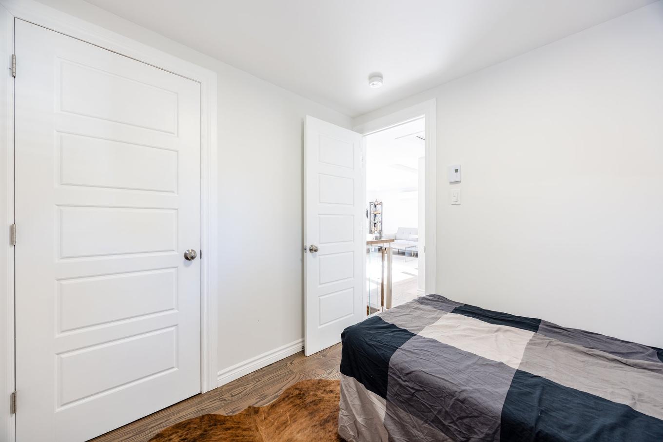 Bedroom - 2227 Rue La Salle, Longueuil (Le Vieux-Longueuil), QC - Indoor Photo Showing Bedroom