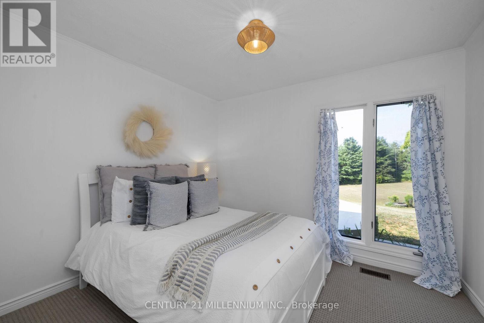 3rd bedroom - 5136 Fifth Line, Erin, ON - Indoor Photo Showing Bedroom