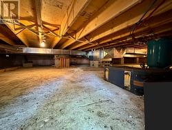 Crawl space w/force air furnace & poured concrete. -