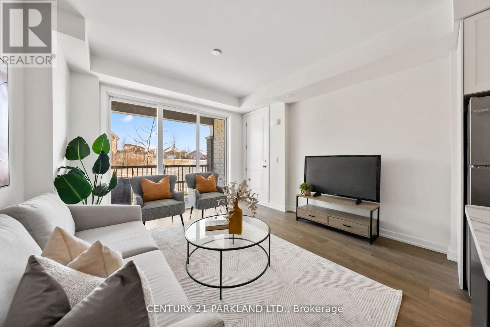 1602 - 160 Densmore Road, Cobourg, ON - Indoor Photo Showing Living Room