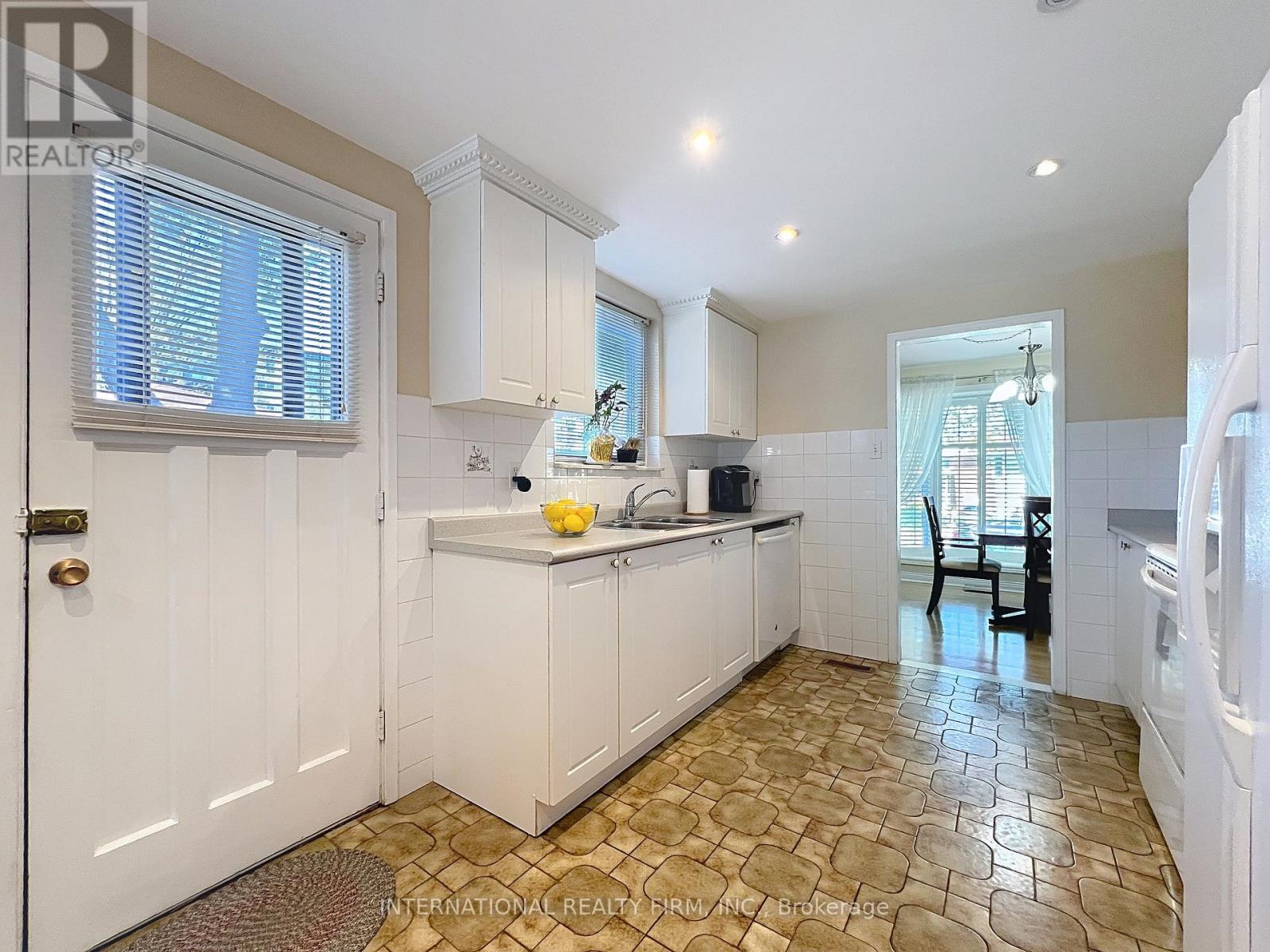 1st side entrance to the kitchen - 3602 Dunrankin Drive, Mississauga, ON - Indoor Photo Showing Kitchen With Double Sink