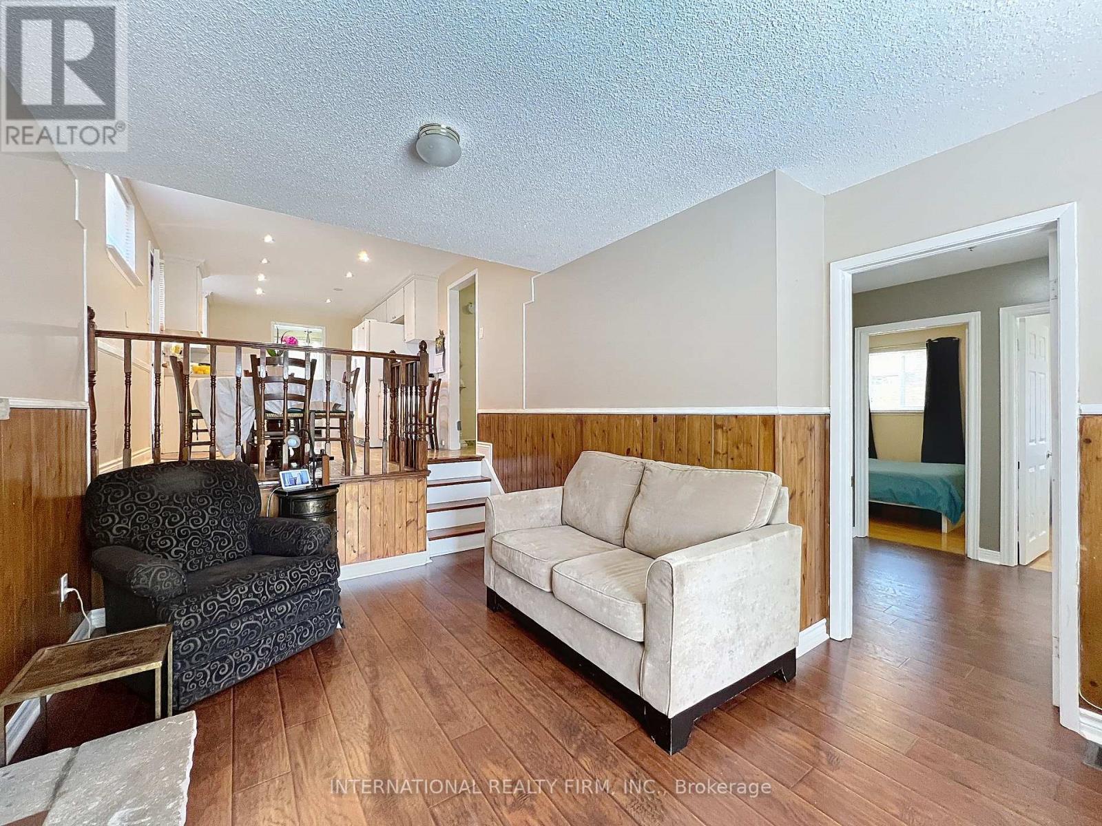 Family Room - 3602 Dunrankin Drive, Mississauga, ON - Indoor Photo Showing Living Room