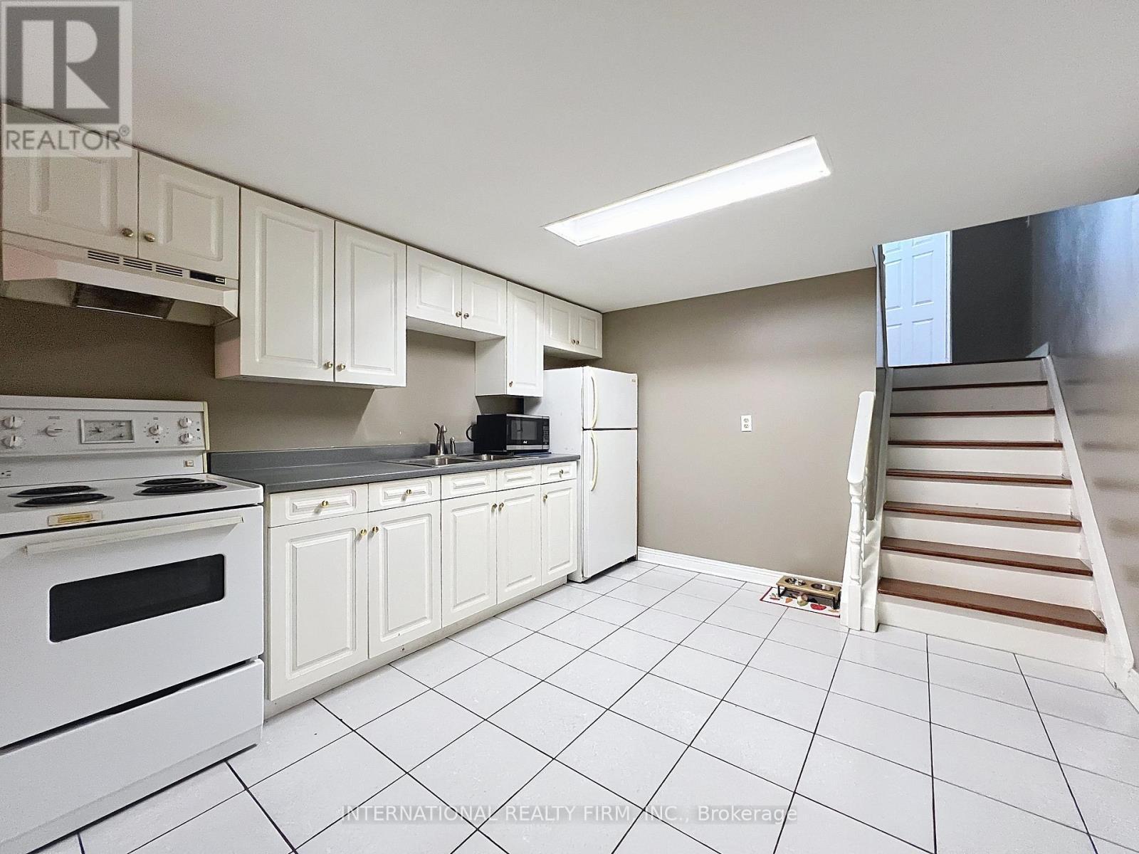 3602 Dunrankin Drive, Mississauga, ON - Indoor Photo Showing Kitchen