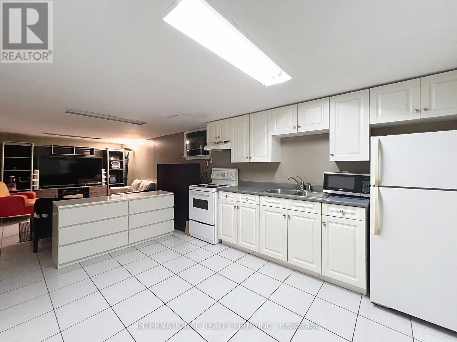 3602 Dunrankin Drive, Mississauga, ON - Indoor Photo Showing Kitchen With Double Sink