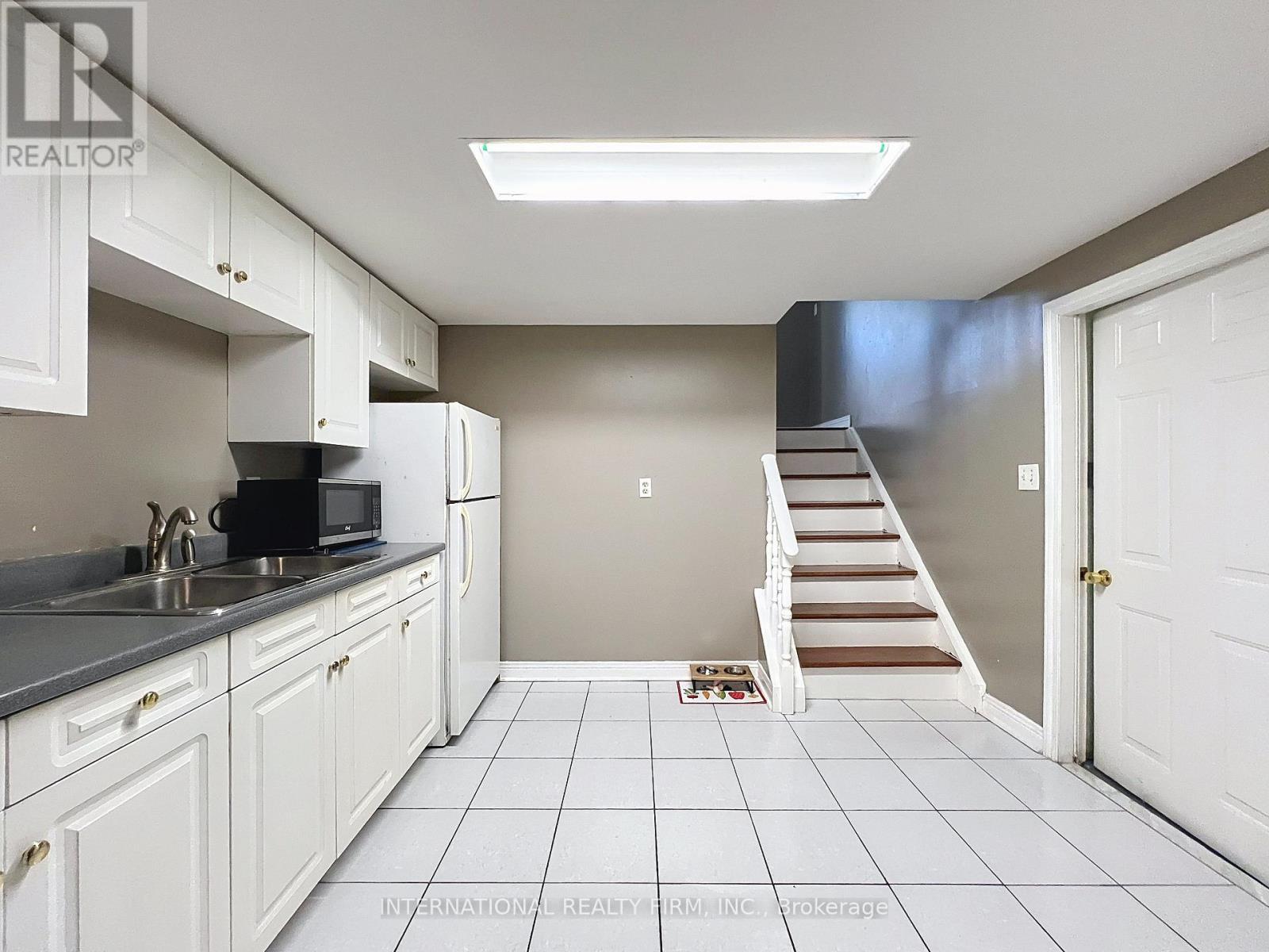 3602 Dunrankin Drive, Mississauga, ON - Indoor Photo Showing Kitchen With Double Sink