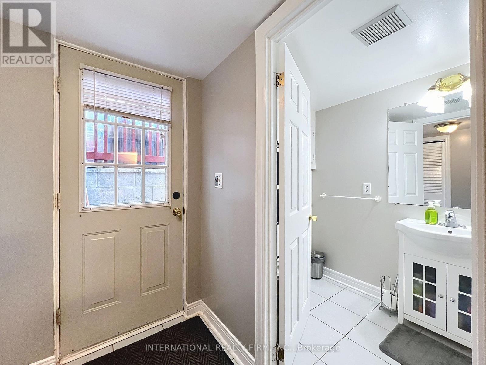 Side entrance to basement - 3602 Dunrankin Drive, Mississauga, ON - Indoor Photo Showing Other Room