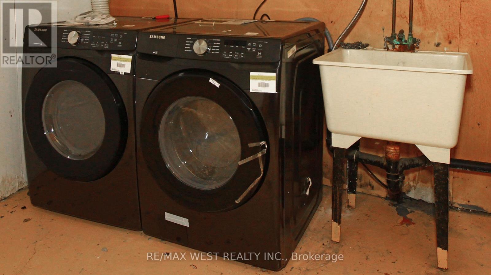 148 Fanshawe Drive, Brampton, ON - Indoor Photo Showing Laundry Room