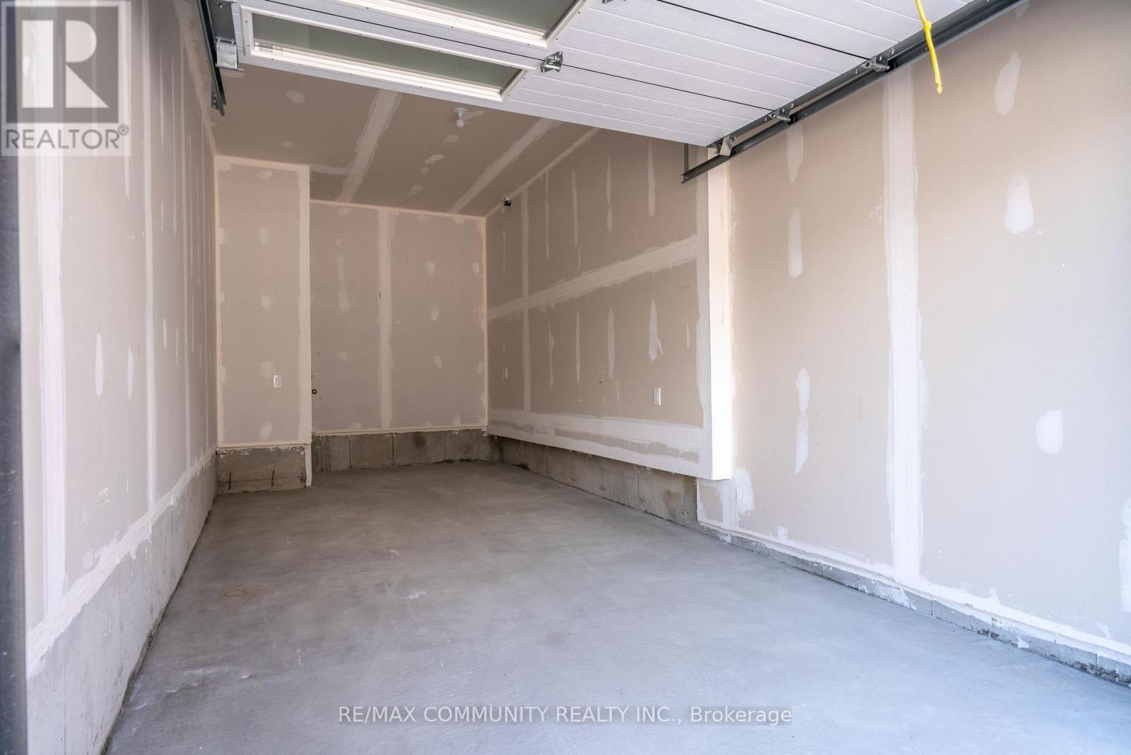 523 Worden Street, Cobourg, ON - Indoor Photo Showing Garage