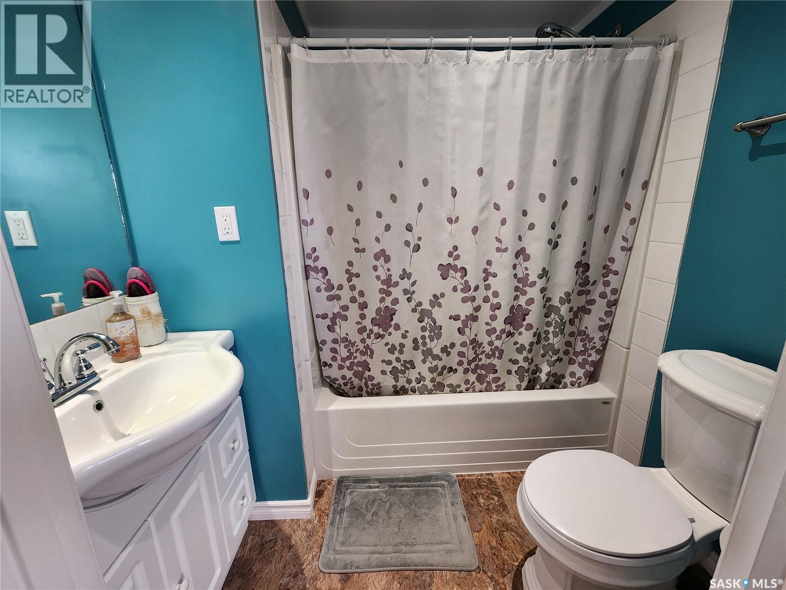 10 Danton Street, Tribune, SK - Indoor Photo Showing Bathroom